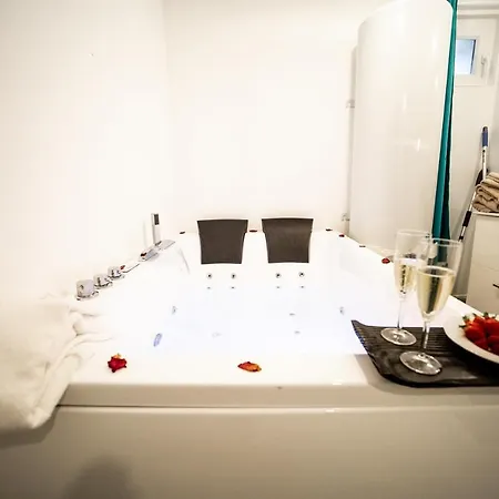 Kelys Residentiel T2 Premium Jacuzzi Terrasse 아파트 *