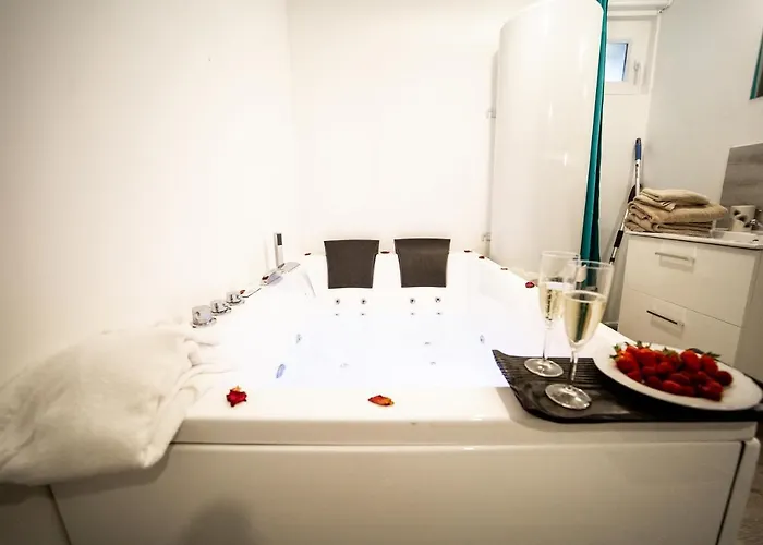 Kelys Residentiel T2 Premium Jacuzzi Terrasse דירה *