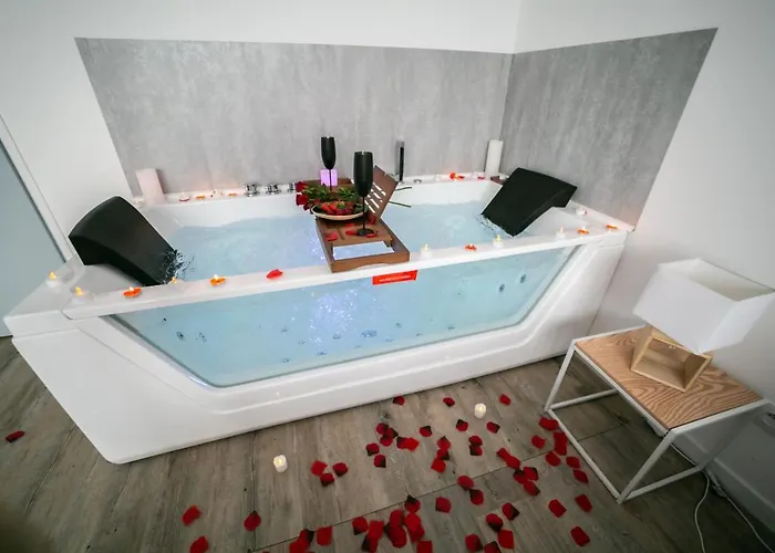 Kelys Residentiel T2 Premium Jacuzzi Terrasse דירה *